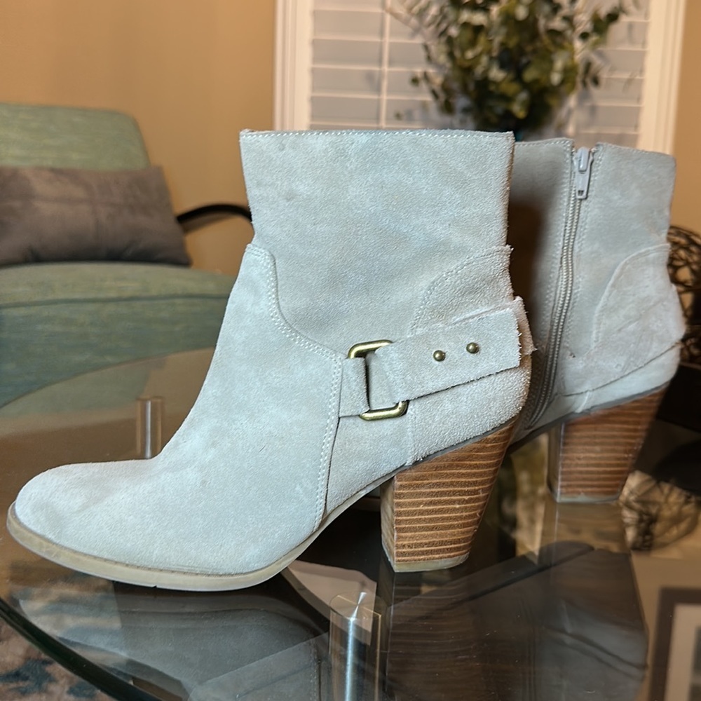 Nine West Booties in Tan size‎ 7.5